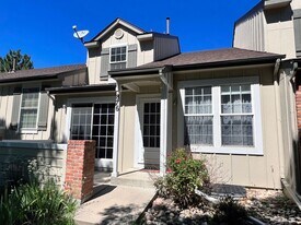 876 S Granby Cir in Aurora, CO - Building Photo