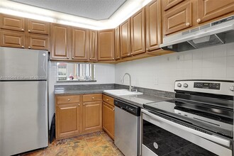 5321 NE 24th Ter, Unit GREAT UPGRADED CONDO in Fort Lauderdale, FL - Building Photo - Building Photo