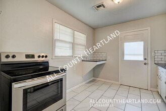 2400 W Britton Rd in The Village, OK - Building Photo - Building Photo