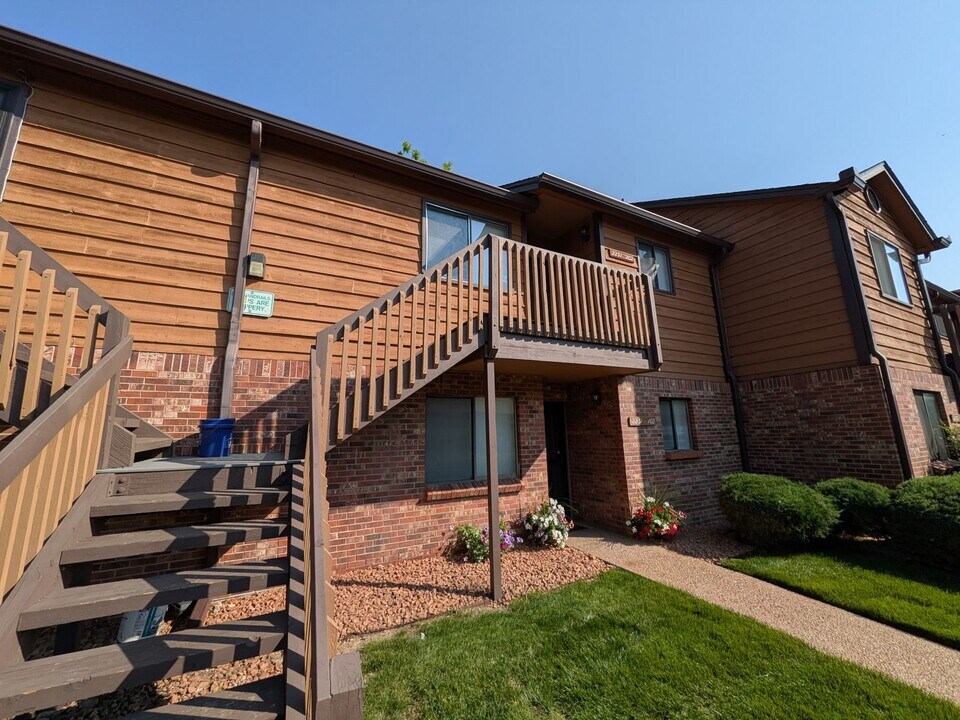 2231 S Buckley Rd in Aurora, CO - Building Photo