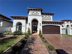 4 Pecan Ave in McAllen, TX - Building Photo - Building Photo