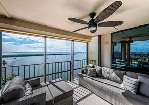 6291 Bahia Del Mar Cir N in St. Petersburg, FL - Building Photo