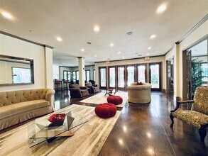 2400 McCue Rd in Houston, TX - Building Photo - Building Photo