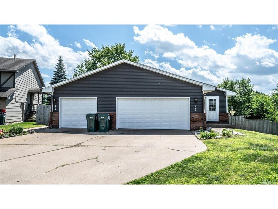 1142 Cheery Ln NE in Minneapolis, MN - Foto de edificio