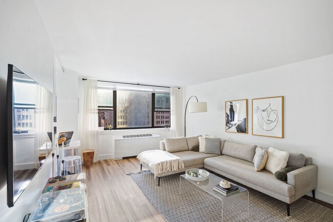 330 W 58th St in New York, NY - Foto de edificio - Building Photo