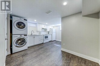 607 Wychwood St in Oshawa, ON - Building Photo - Building Photo