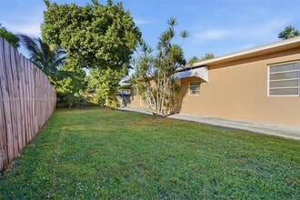 2445 SW 18th St in Miami, FL - Building Photo - Building Photo