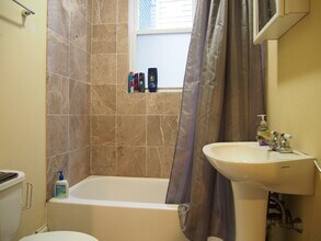 731 Parker St, Unit 2 in Boston, MA - Foto de edificio - Building Photo