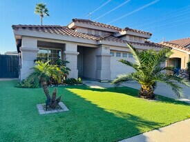 3211 E Menadota Dr in Phoenix, AZ - Building Photo