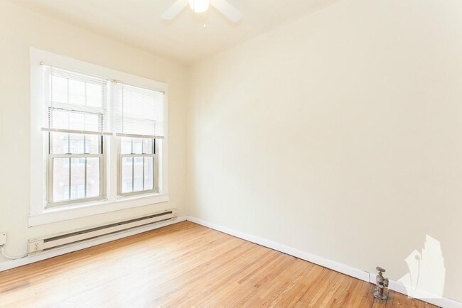 622 W Barry Ave, Unit N2 in Chicago, IL - Foto de edificio - Building Photo