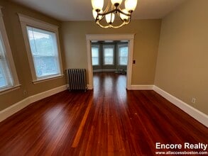 759 Boylston St, Unit 2 in Chestnut Hill, MA - Building Photo - Building Photo