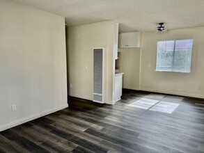 Gardena Royale Apartments in Gardena, CA - Building Photo - Building Photo