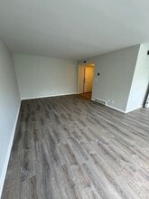 Embassy House in Shaker Heights, OH - Foto de edificio - Building Photo