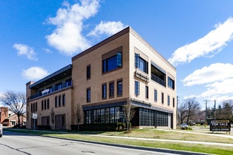 804 N Main St in Rochester, MI - Foto de edificio - Building Photo