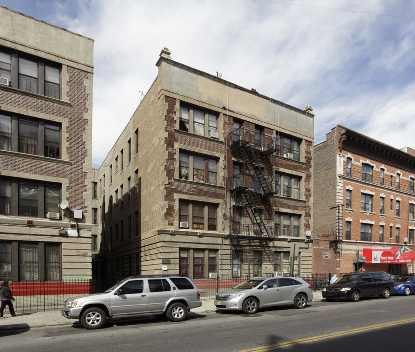 2107 Beverly Rd in Brooklyn, NY - Building Photo