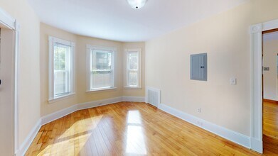 32 Martland Ave, Unit 1 in Brockton, MA - Building Photo - Building Photo