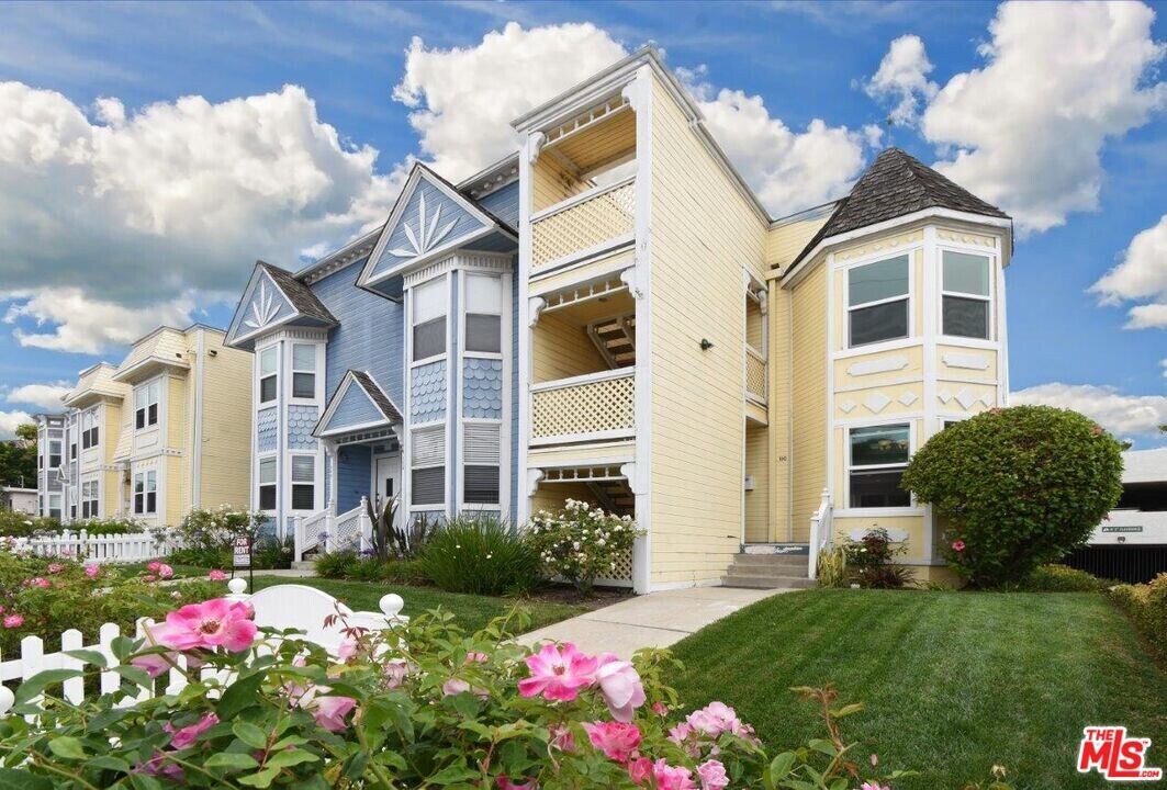 100 Monterey Blvd in Hermosa Beach, CA - Building Photo