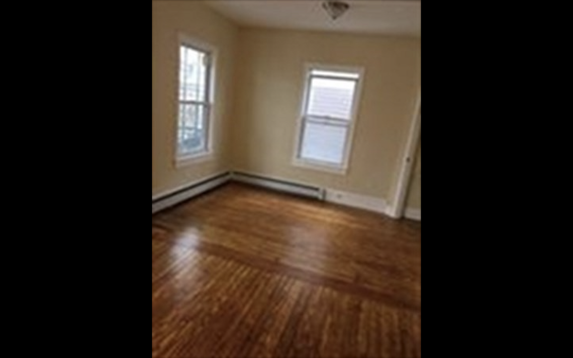 61 Cottage St, Unit #2 in Chelsea, MA - Foto de edificio