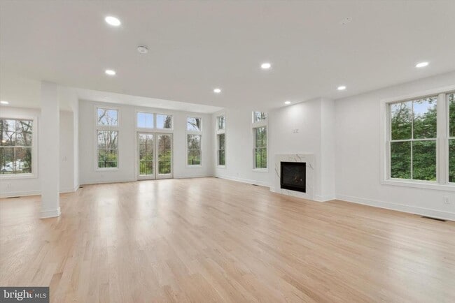 property at 35 Sycamore Pl