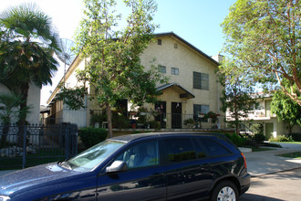 216 W Tujunga Ave in Burbank, CA - Foto de edificio - Building Photo