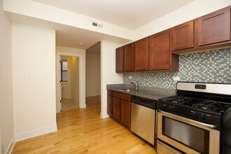 1456 W Byron St, Unit 1 in Chicago, IL - Building Photo - Building Photo