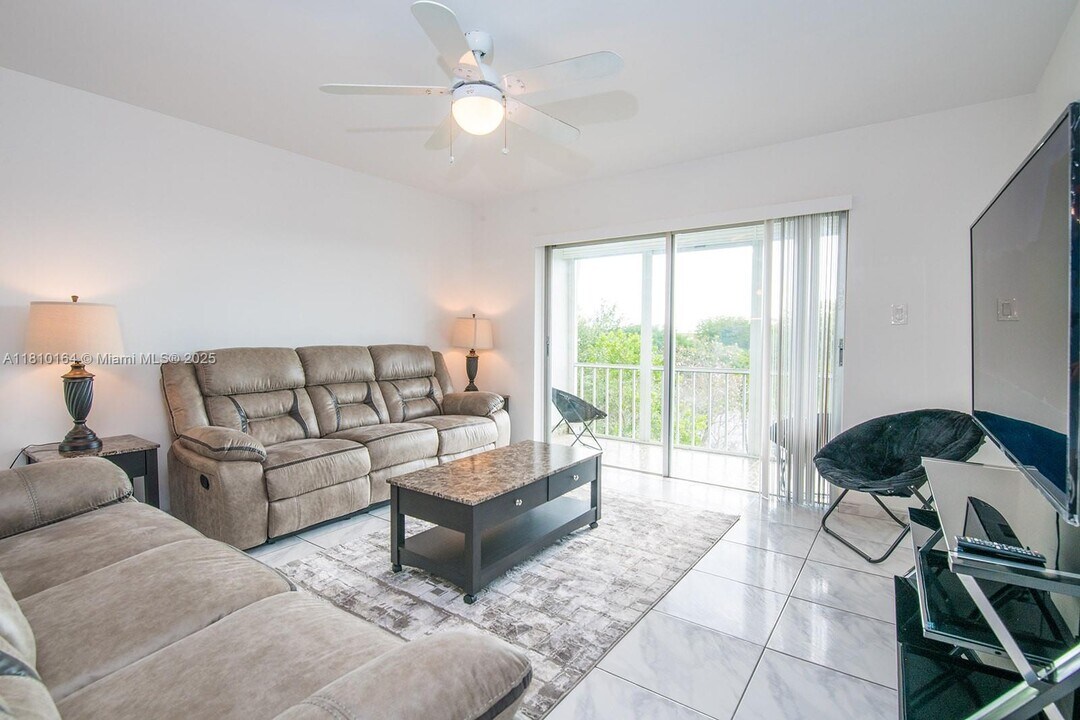 4650 Washington St in Hollywood, FL - Building Photo