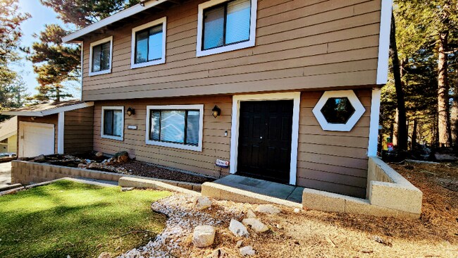 30846 Live Oak Dr in Running Springs, CA - Building Photo - Building Photo