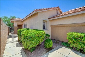 11125 Gateview Ln in Las Vegas, NV - Building Photo - Building Photo