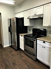 1922 Augusta Dr in Houston, TX - Foto de edificio - Building Photo