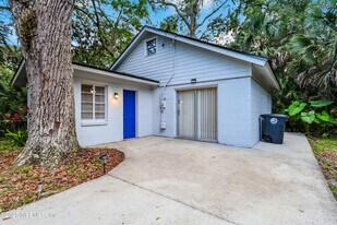 246 Jasmine St in Atlantic Beach, FL - Building Photo