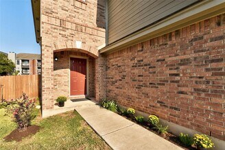 9716 Sugar Hill Dr in Austin, TX - Building Photo - Building Photo