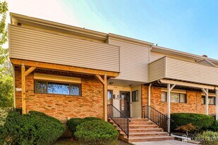 920 Merritt Dr in Hillsborough Township, NJ - Building Photo