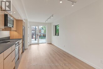 1254 Davenport Rd in Toronto, ON - Building Photo - Building Photo
