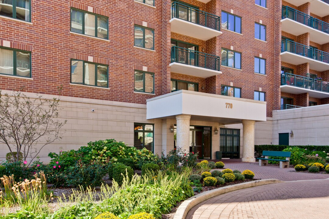 770 Pearson St in Des Plaines, IL - Building Photo