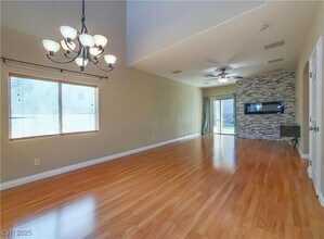 1353 Robbers Roost Ave in Henderson, NV - Building Photo - Building Photo