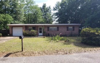 6557 Julia Dr in Milton, FL - Building Photo