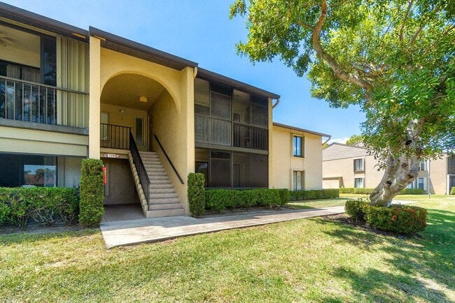 723 Sunny Pine Way in Greenacres, FL - Building Photo - Building Photo