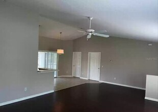 4492 Adelaide Ave in North Port, FL - Foto de edificio - Building Photo