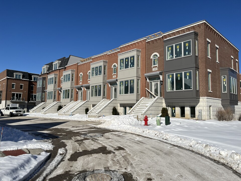 Gateway Northbrook in Northbrook, IL - Building Photo