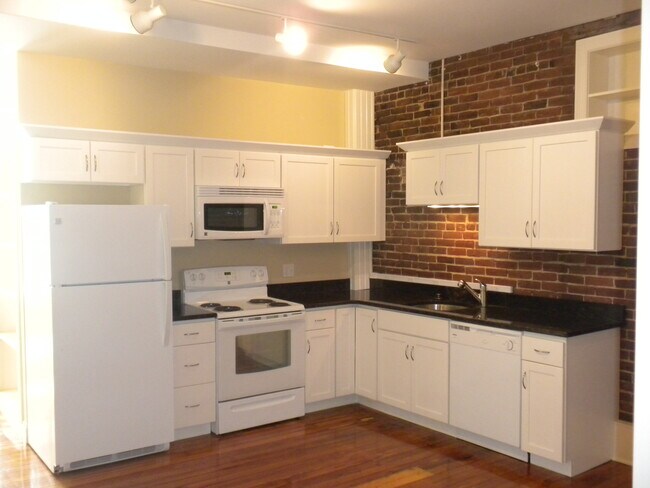15 N Pleasant St, Unit 2S-MGM in Amherst, MA - Foto de edificio - Building Photo