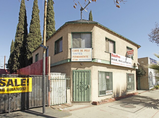 489 W Holt Ave in Pomona, CA - Foto de edificio - Building Photo