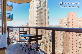 235 W 48th St in New York, NY - Building Photo - Building Photo