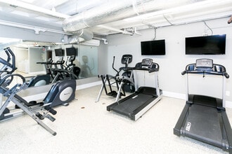 1575 Oak in Evanston, IL - Foto de edificio - Building Photo