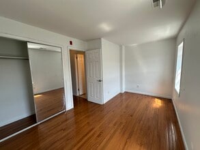 2333 Catharine St, Unit 4 in Philadelphia, PA - Foto de edificio - Building Photo