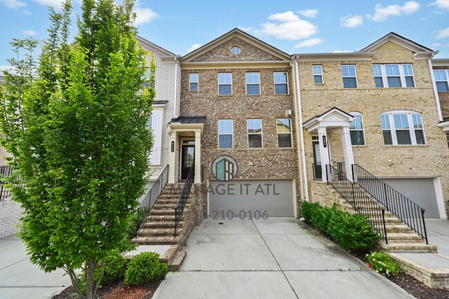 811 Sunset Park Dr in Suwanee, GA - Foto de edificio - Building Photo