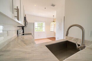 5670 NW 116th Ave in Doral, FL - Building Photo