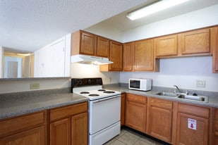 Magnolia Court in Birmingham, AL - Building Photo