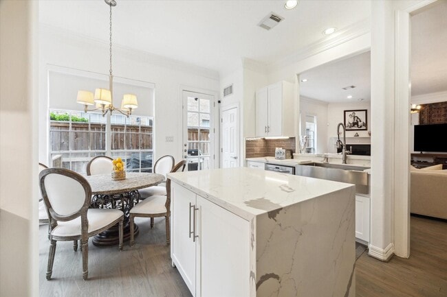 2842 Briarhurst Park in Houston, TX - Building Photo - Building Photo