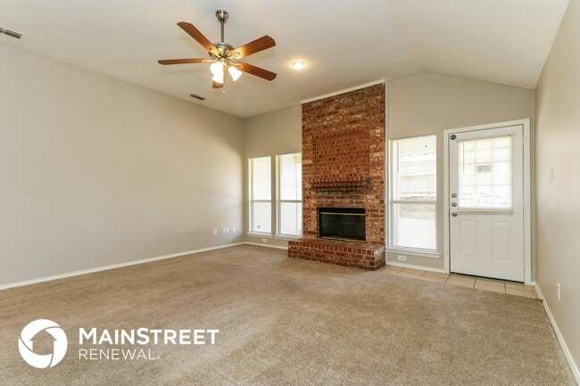 1450 Arbor Ridge Dr in Fort Worth, TX - Foto de edificio - Building Photo