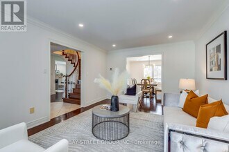 1128 Lansdown Dr in Oakville, ON - Building Photo - Building Photo